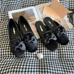 Sapatos de marca Woen mocassins pretos com gravata borboleta únicos sapatos baixos meio chinelos