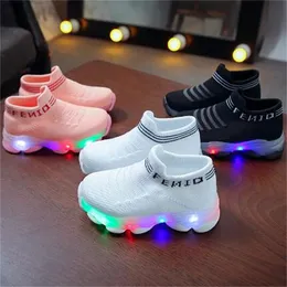 Barn sneakers barn baby flickor pojkar brev mesh led lysande strumpor sport run sneakers skor sapato infantil lätta upp skor