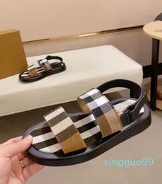 Tasarımcılar Yaz Erkekler Sandal Ekose Tuval Deri Lüks Tasarım Elektrikli Sandalet Strap Flats Rahat yumuşak