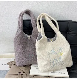 Shopping Bags ISKYBOB Women Plush Handbag Girl Travel Bag Cartoon Sheep Design Large Capacity Shoulder 2024 Fashion Winter