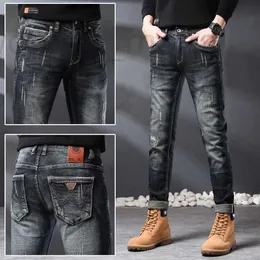Jeans da uomo firmati bello nero graffiato maschio primavera e autunno marchio di moda slim fit piedi piccoli pantaloni lunghi dritti elastici VTN4