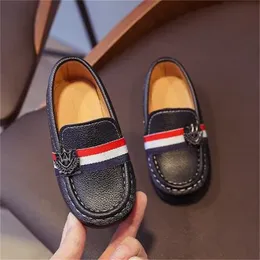 Größe 21-30 Kleinkind Jungen Schuhe 2024 Frühling Herbst Kinder Slip-on Sneakers Jungen Faulenzer Weiche PU Leder Casual schuhe