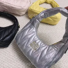 Designer-Tasche Miumi Luxuriöse, plissierte Hobo-Unterarmtasche aus Lammfell, Mini-Taschen, Damen-Luxus-Handtaschen mit Reißverschluss, Schulter-Clutch, Tragetaschen, Geldbörsen