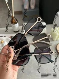 Recommandées par les plus grands designers en 2023, les lunettes de soleil pour femmes sont FeRrAgAmOly, un incontournable pour les vacances, le fitness, le tourisme et les lunettes de plage. Ils sont superbes avec une boîte