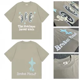 Broken 2024 Planet T-Shirt 1 1 جودة جيدة المصمم تي شيرت رسالة رغوة طباعة شارع مرتفع شارع عصري فضفاضة غير رسمية متعددة الاستخدامات رجال وعصرية وأكمام قصيرة الأكمام 89