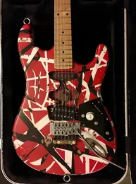 fábrica melhor Edward Eddie Van Halen Heavy Relic Red Franken Guitarra Elétrica Listras Brancas Pretas, ST Shape Maple Neck, Floyd Rose Tremolo Locking Nut