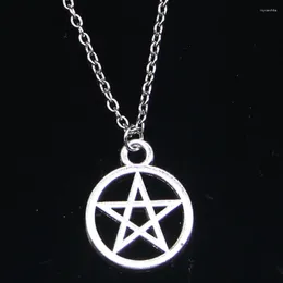 Chaînes 20pcs Collier de mode 24x24mm Star Pentagram Pendentifs Court Long Femmes Hommes Colar Cadeau Bijoux Tour de cou