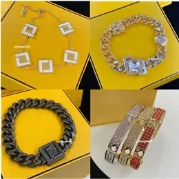 24 Luxury Designer Jewelry Yellow Gold Designer Armband Cuban Chain Dice Rubik Cube Chain Multi Color Armband Luxury och fashionabla trendiga män och kvinnor