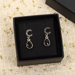 2022 Boucle d'oreille Charm Dangle de qualité supérieure avec diamant couleur cristal noir pour femmes bijoux de mariage cadeau ont boîte timbre PS4254229V