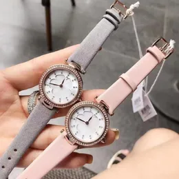 Luksusowe zegarki dla kobiet designerskich z diamentów Luminous Retro Watch Watch Pas Ladies Back Light Kwarcowe zegarek Wysokiej jakości prezenty dla kobiet AAA