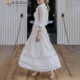 Vestidos casuais edglulu vintage gola longa manga branca vestido de aniversário para mulheres luxo 2023 oco out bordado renda 1128