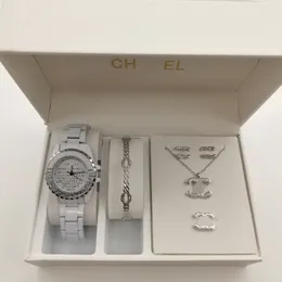 2024 designer de luxo quartzo 33mm relógio cerâmica j12 moda feminina algarismos romanos ponteiro calendário digital relógios vestido relógios