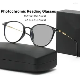 Solglasögon Trendiga smarta pochromiska läsglasögon Runda ram Färdig långsiktade glasögon utomhus missfärgning sol 0 4.0