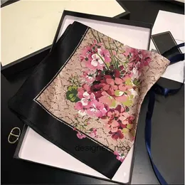 Lenços designer lenço de seda mulher macia moda carta bandana lenço marca pequeno lenço variável acessórios atividade''gg''byq