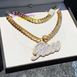 مخصص VVS Moissanite Diamond Sterling Silver Gold Out Letter Necklace Cuban Link Chain Hip Hop Name Custom Pendantmoissanite مجموعة مع الماس