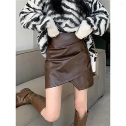 Kjolar höst vinter mini pu läder för kvinnor mode hög midja oregelbunden höft wrap streetwear överdimensionerad s-5xl kjol