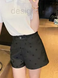 Kvinnors shorts designer sommar ny flockning polka dot triangel liten emblem svart hög midja med a-formad för smal fit ot38