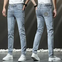 Jeans masculino designer 2023 primavera e verão azul claro jeans lavados calças masculinas finas Slim-fit calças coreanas de alta qualidade H8LT