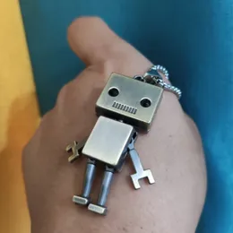 Retro Robot Warrior Pendant Necklace med en matchande kedja