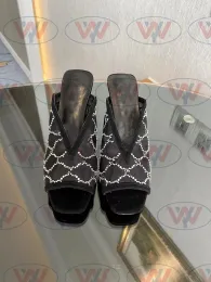 2022ss Top moda de luxo Chinelos femininos Slingback Slieds Sandálias Sapatos slingback apresentados Malha preta com cristais cintilantes Tamanho 35-42