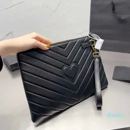 2023 Yeni Moda Debriyaj Tasarımcı Çanta Kalp Tasarımcıları Çanta Cüzdan Kadın Siyah Omuz Tasarım Çanta E biriktirici Çantalar Deri Stripes Crossbody Bags