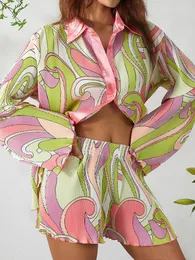 Kvinnors spårningsdräkter WSEVYPO Kvinnor Tvådelar veckade shorts Suits Chic Fashion Flower Print Long Sleeve Shirts and Loose Shorts Matching Set 230630