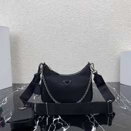Luxurys Tasarımcı moda bayan Cleo çantası naylon Çok satan ürün Saffiano deri çanta parçası Debriyaj CrossBody telfar çantası Omuz Üçgen Çantalar tote çanta