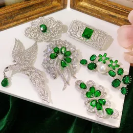 Pins Brooches Brooches For Women Luxury Created Emerald Cubic Zirconia Corsage Elegant Temperament Bridal Wedding Pin Accessories Fine Jewelry 230630