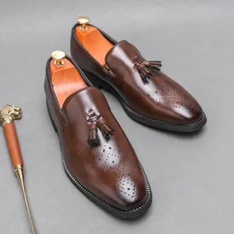 아메리칸 스타일 맨 캐주얼 신발 편안한 패션 럭셔리 로퍼 남성 가죽 신발 남성 술 로퍼