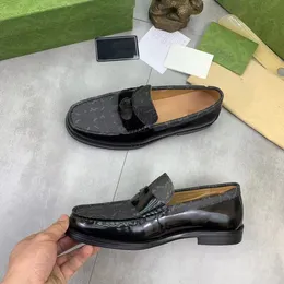 Scarpe casual di lusso Scarpe eleganti da mocassino Scarpe da corsa sportive firmate da ape Scarpe da uomo formale da cerimonia Slip-On Mocassino-gommino 15