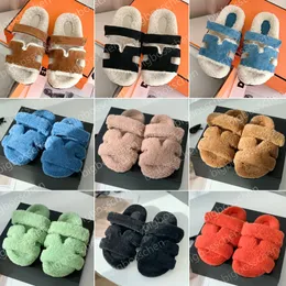 Lyxdesigner päls tofflor trendiga päls slider sandaler kvinnor män fluffiga skjuv hull platt botten tofflor vinter mode utomhus loafers 35-46 låda