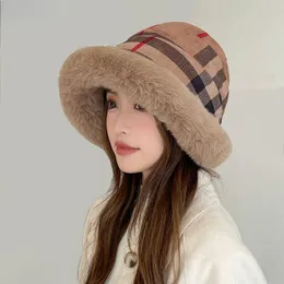 Winter Plus Velvet Lamb Hair Feminino Bucket Hat Tiro de Rua Casual Aba Larga Quente Chapéu de Pelúcia para Celebridades da Internet