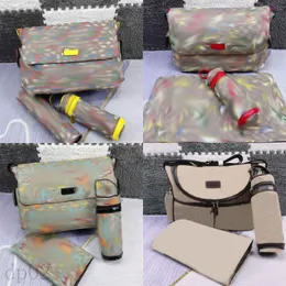 Bolsas de fraldas de luxo para meninas grandes mochilas de múmia à prova d'água moda férias bolsas de couro múmia designer de desenhos animados fofos famosos XB049 Q2