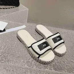 Sandálias de designer feminino Chael de lençóis de luxo de luxo Cadeia de campainha preta branca de campal