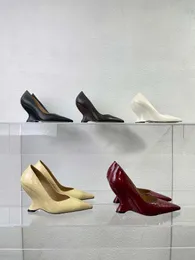 2023 klapki damskie mokasyny markowe skórzane szpilki stylowe haftowane niskie obcasy wygodne platformy pojedyncze buty rozmiar 35-41 z pudełkiem