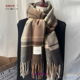 ファッション冬のスカーフ小売販売 2023 英国スタイルのスカーフ模造カシミヤチェック柄の女性の厚く暖かいショール