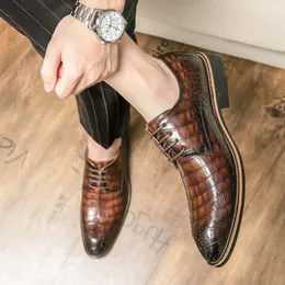 Classique à la mode Derby hommes robe chaussures en cuir Brogue sculpté pointu à lacets motif à carreaux formel décontracté chaussures pour hommes