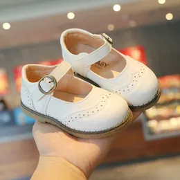 Trampki 2023 nowe dziewczęce pojedyncze wiosenne i jesienne dziecięce skórzane buty dziecięce buty HKD230701