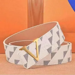 Cintura Desinger Cinture alla moda in pelle Accessori da donna per uomo Cintura con lettera di lusso Fibbia in oro Cinturino da lavoro casual di alta qualità