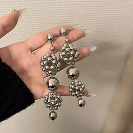 Dangle Chandelier 2023 Abartılı tatlı havalı yuvarlak top damla küpe Kadınlar Gümüş Renkli Moda Yemeği Partisi Brincos 230703