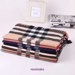 Sciarpa Bur Home invernale e autunnale di alta qualità per donna uomo 2023 Autunno Inverno New Babag Style Imitazione Cashmere Nappa Sciarpa da uomo Coppia Genitore Bambino Collo