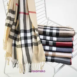 Designer Luxury Bur Home halsdukar till salu Scarf Imitation Cashmere Pläd Damer 2023 Nya Höst Vinter Korean Edition Babag Shawl