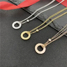 Collane con ciondoli firmati di marca di lusso placcati mai sbiaditi Collane con doppio anello in acciaio inossidabile con ciondolo con diamanti Collana con perline Catena Accessori per gioielli Regali