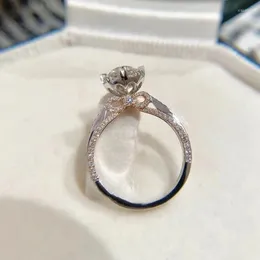 クラスターリングフラワー 1CT モアッサナイト結婚式の女性 S925 スターリングシルバーホワイトゴールドメッキブランドファインジュエリー証明書ドロップ