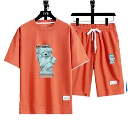 メンズスーツ 2023 夏カジュアルスポーツツーピーストラックスーツプリント無料テディベア半袖 Tシャツショーツ紳士服ファッションジョガー 2 点セット