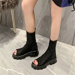 Stövlar PXELENA Peep Toe Dam Punk Rock Gothic Gladiator Sandaler Chunky Block Klackar Plattform Sommar Vår Stövlar Nit Skor Stor Storlek 230703