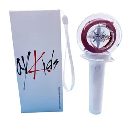 Yapışkan Çıkartmalar KPOP Sokak Light Strikat Desteği Konser El Lambası Glow Light Stick Party Flash Malzemeleri Straykids Çocuklar 230703