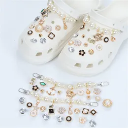 신발 부품 액세서리 럭셔리 정장 부재 신발 액세서리 jibz Metal DIY Pearl Shoe Charms Jewelry 16 스타일 패션 선물 230703