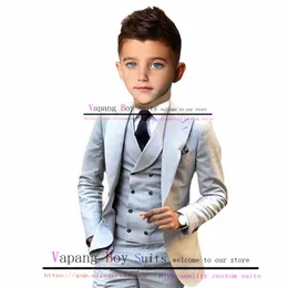 Tute Ragazzi Abito da sposa Tuxedo Set di 3 pezzi Pantaloni Gilet Papillon Formale Bambini Blazer Set Abiti di moda per bambinoHKD230704