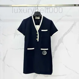 Basic & Casual Dresses designer Elegant and elegant style, simple straight, high waisted, slimming, age reducing, contrasting V-neck ribbon patchwork short sleeved dress